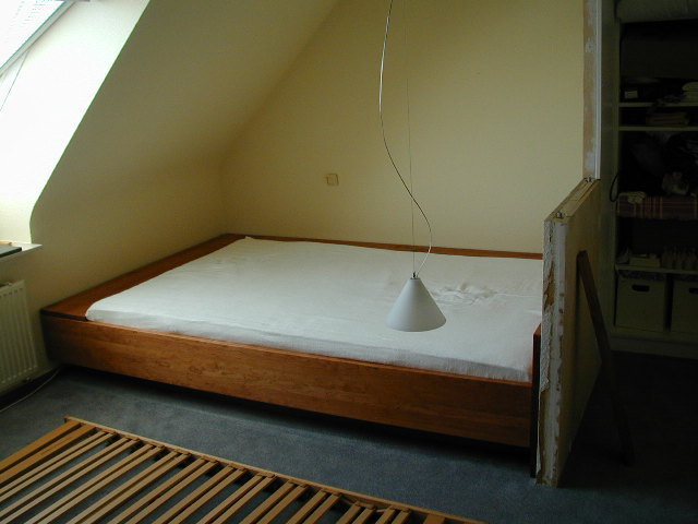 Bett in Kirsche