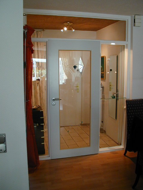 Dielent&uuml;r in Buche Wei&szlig;lack und Glas