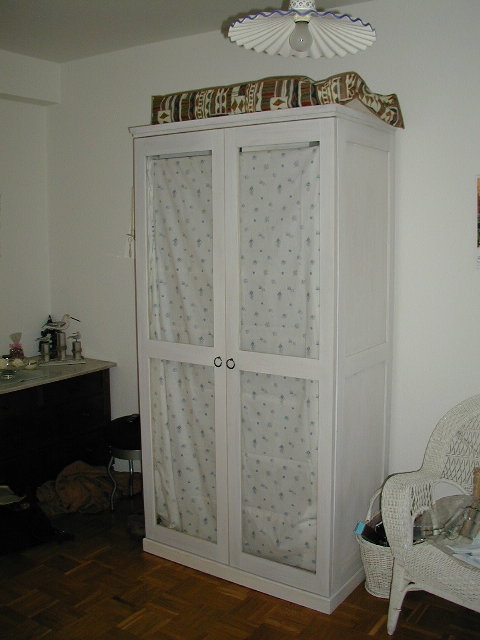 Kleiderschrank in Esche