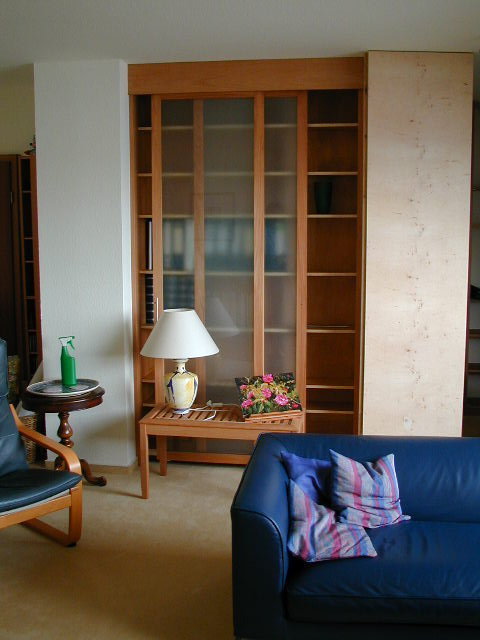 Schiebet&uuml;rschrank in Kirsche mit Glas