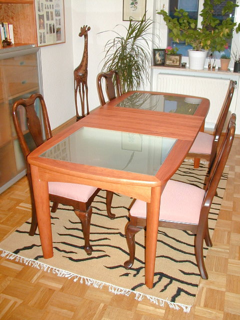 Ausziehtisch in Kirsche mit Glas