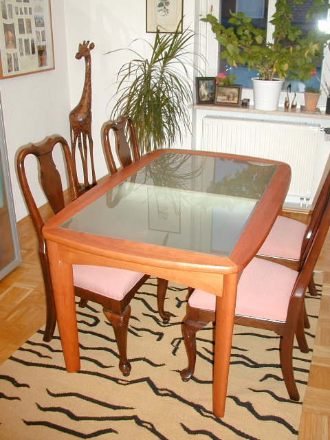 Ausziehtisch in Kirsche mit Glas