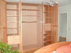 Kleiderschrank
